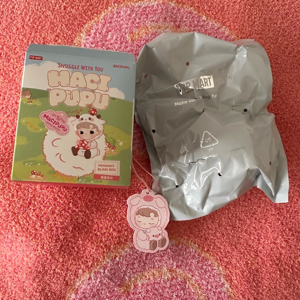 *AUTHENTIC* Pop Mart Haci Pupu Snuggle With You Keychain (Lovely Piggy)